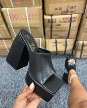 Load image into Gallery viewer, Black Wedge heels
