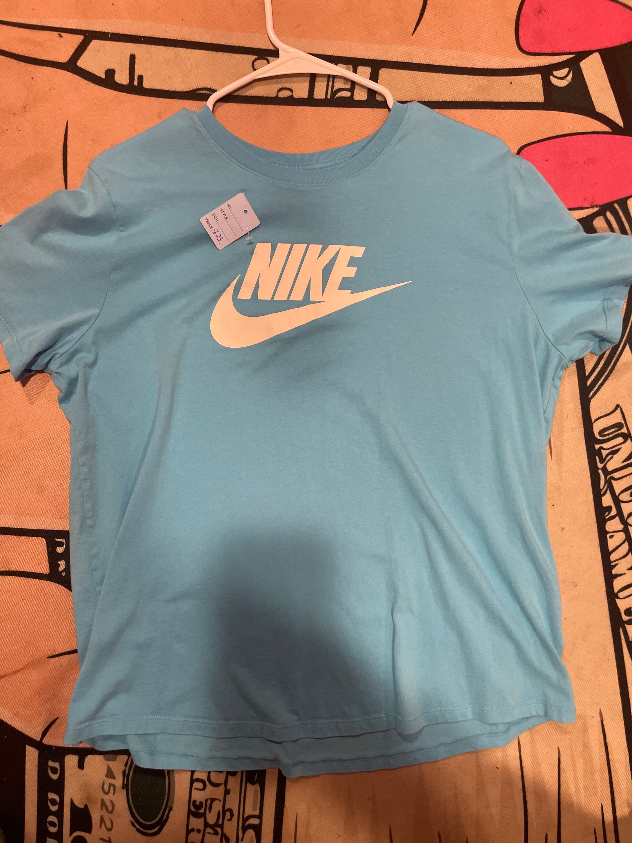 Women’s Nike shirt